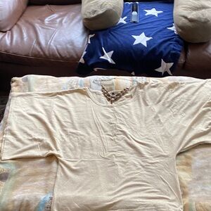 Gold T-Shirt & Golden Tiger’s Eye Necklace Statement piece